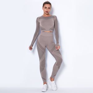 LuxioWear Seamless Yoga Suit | Breathable Long-Sleeved Fitness Outfit