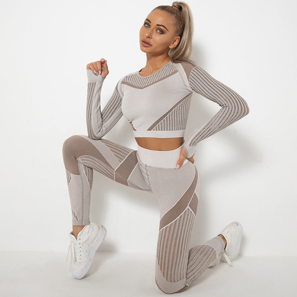 LuxioWear Seamless Yoga Suit | Breathable Long-Sleeved Fitness Outfit